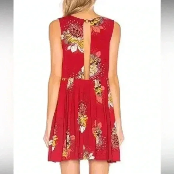 Free people lovely day tunic mini dress in red floral pattern - Picture 2 of 9